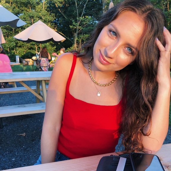 Meet your Posher, Carly - Picture 3 of 5